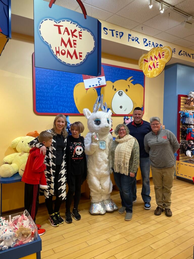 IMG_3087 - Hope Foundation of the Mahoning Valley - Hope Foundation of the Mahoning Valley Families and volunteers at a holiday toy-shopping event for Hope Foundation children
